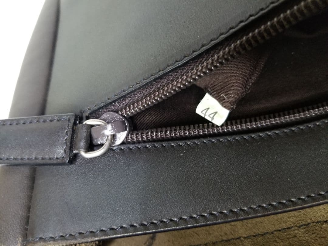 PRADA プラダ ショルダーバッグ レザー 本革 ブラック