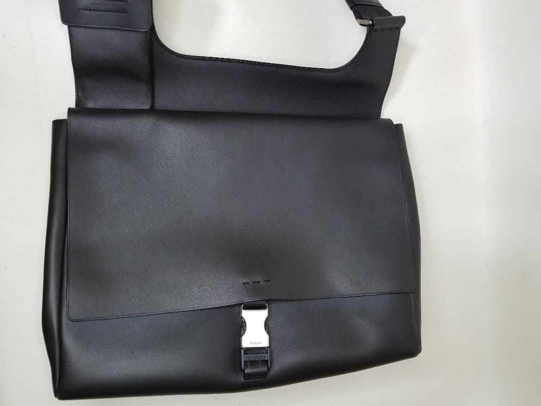 PRADA プラダ ショルダーバッグ レザー 本革 ブラック