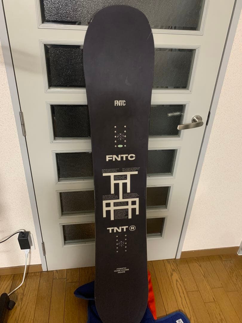FNTC TNT Rスノーボード ブラック/ホワイト 143センチ