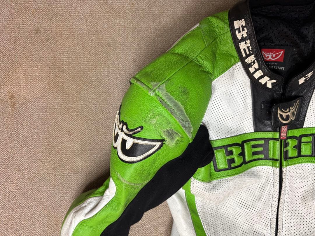 ベリックレーシングスーツ Mサイズ