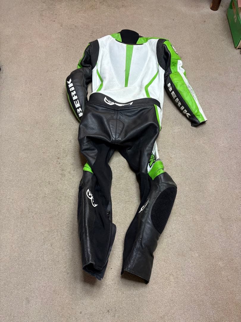 ベリックレーシングスーツ Mサイズ