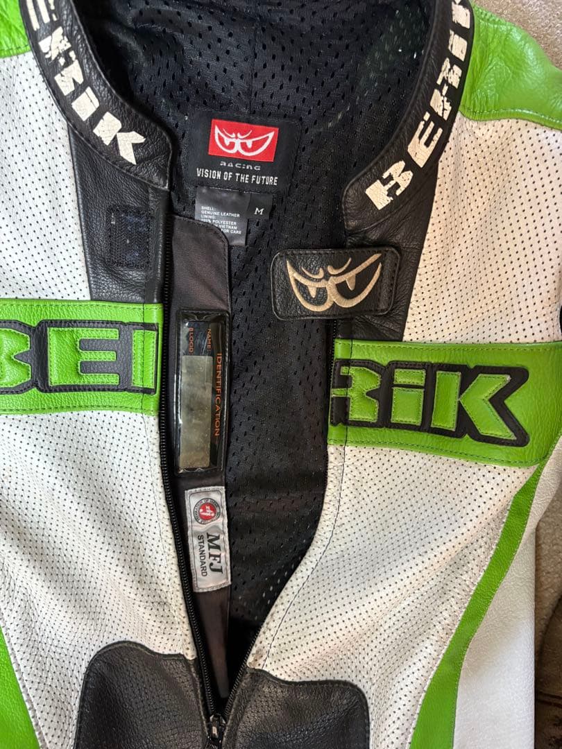 ベリックレーシングスーツ Mサイズ