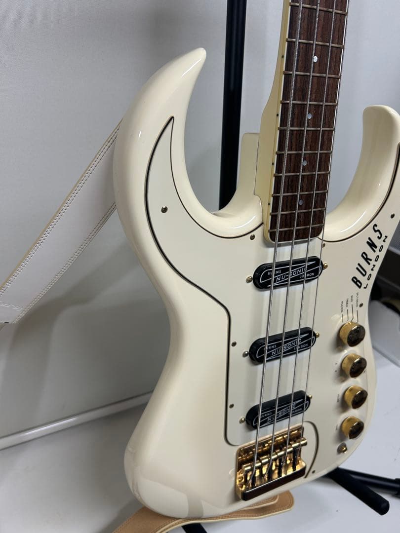 Burns London Bison Bass White エレキベース 廃盤