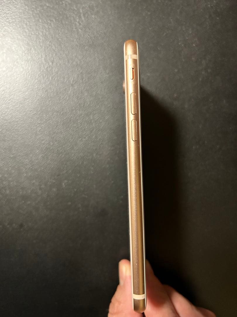 iPhone 8 ゴールド64GB美品