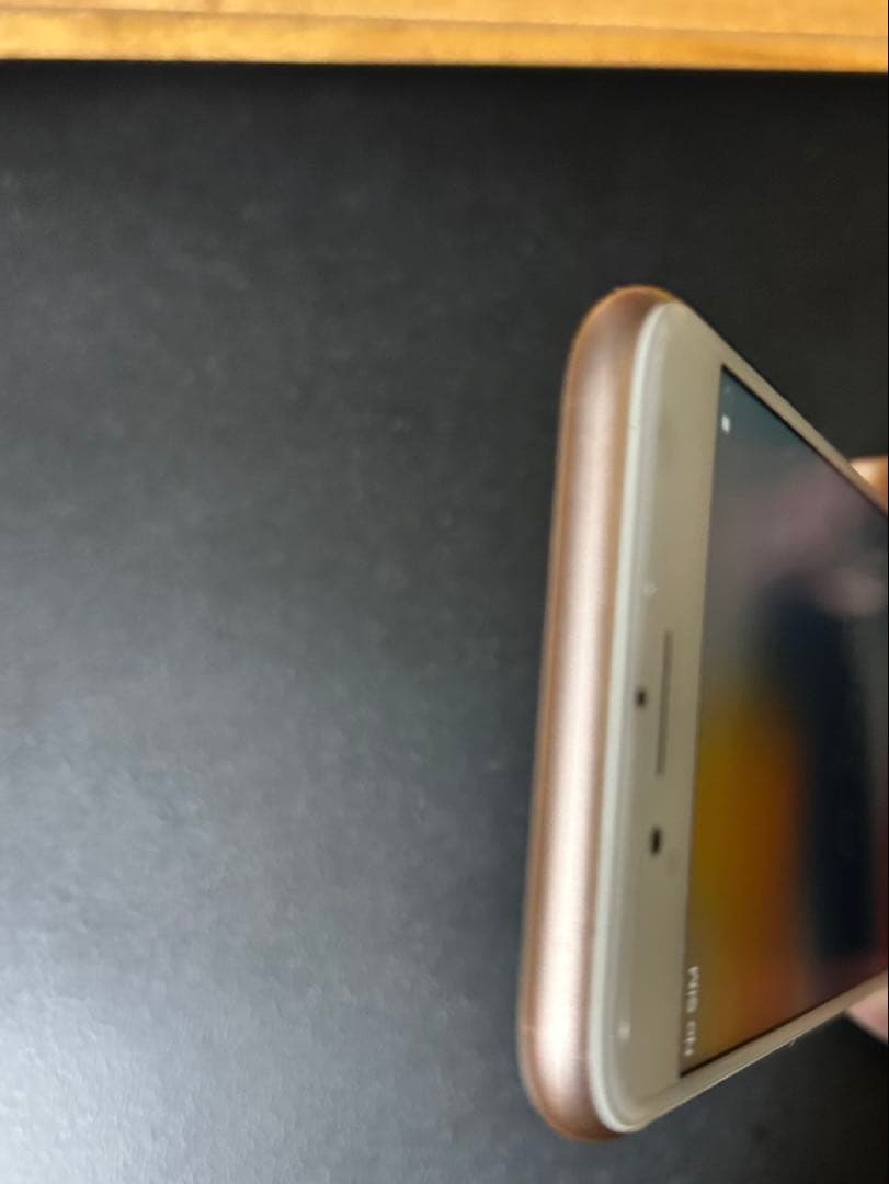 iPhone 8 ゴールド64GB美品