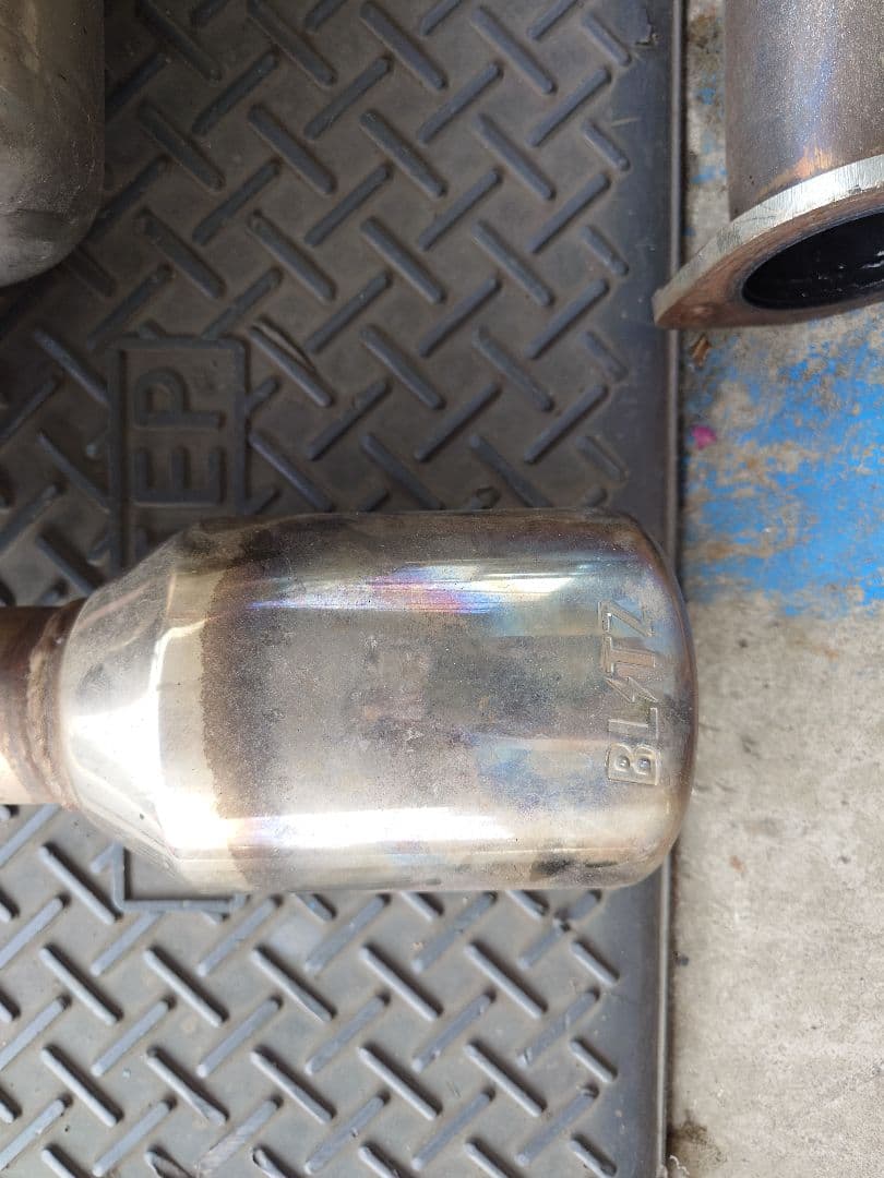 【発送可】フェアレディz z33 BLITZ社外マフラー