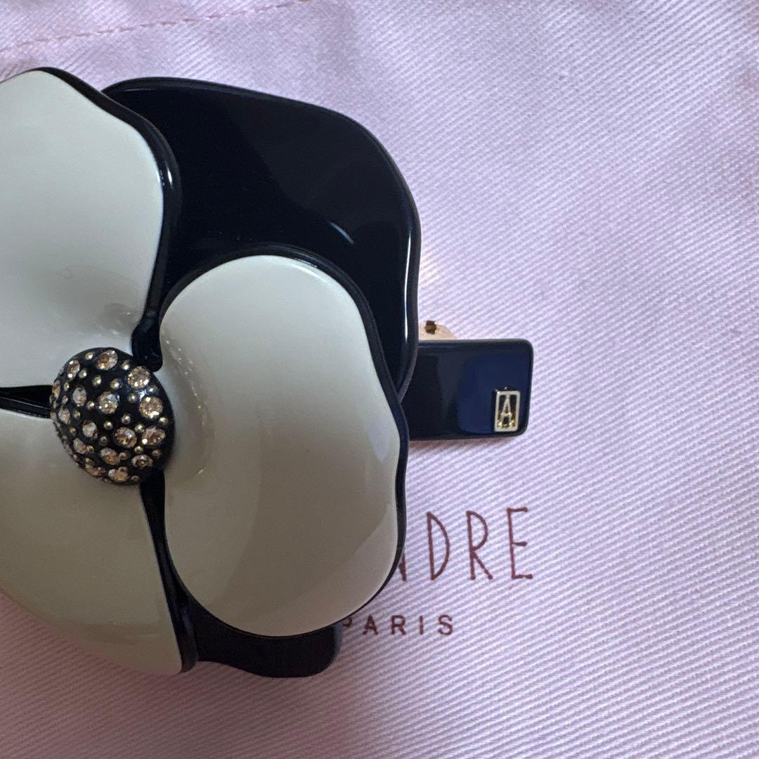 アレクサンドル ドゥ パリ カメリアバレッタ ベージュ×ブラック