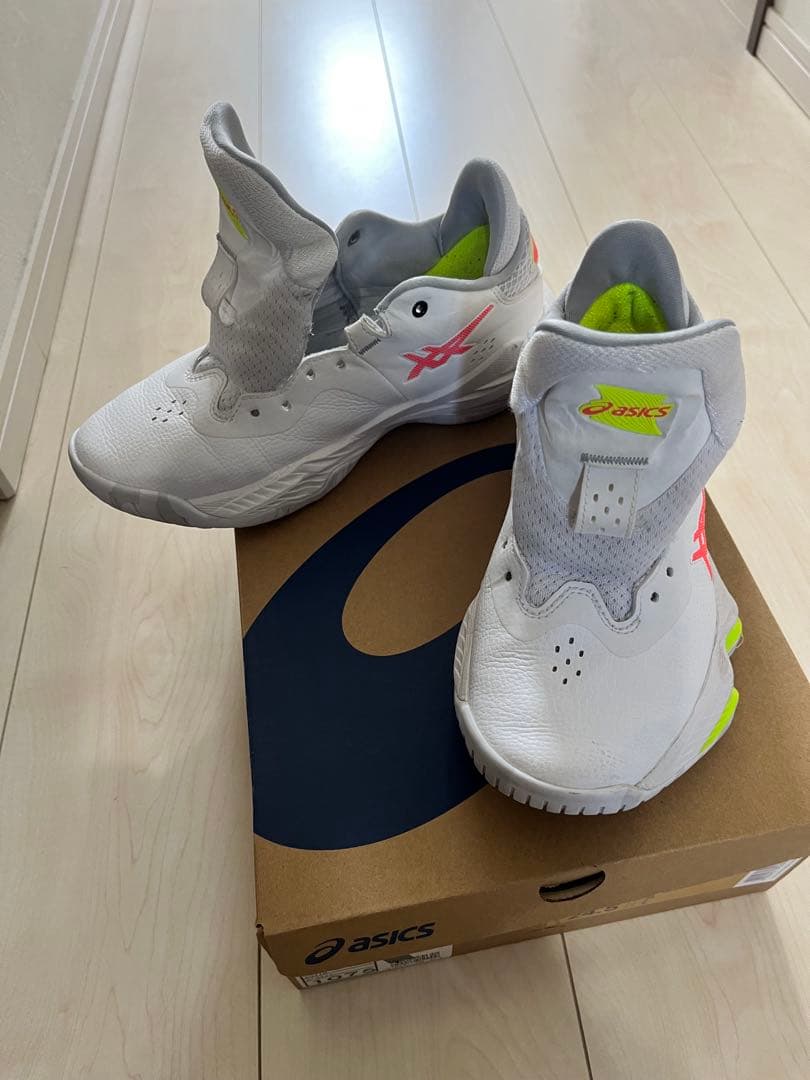 アシックス　ノヴァサージ　LOW ホワイト　サンライズレッド　24.5センチ