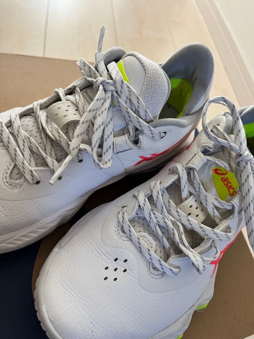 アシックス　ノヴァサージ　LOW ホワイト　サンライズレッド　24.5センチ