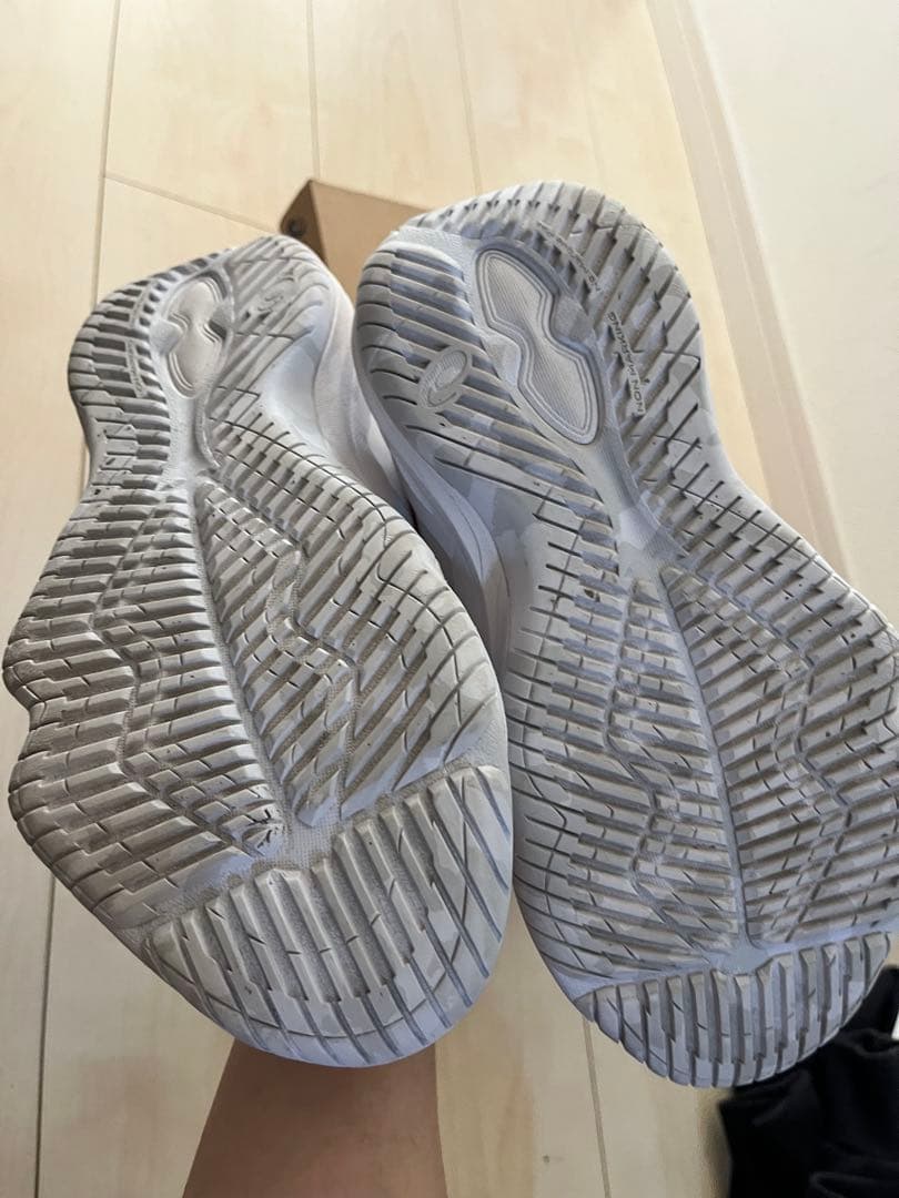 アシックス　ノヴァサージ　LOW ホワイト　サンライズレッド　24.5センチ