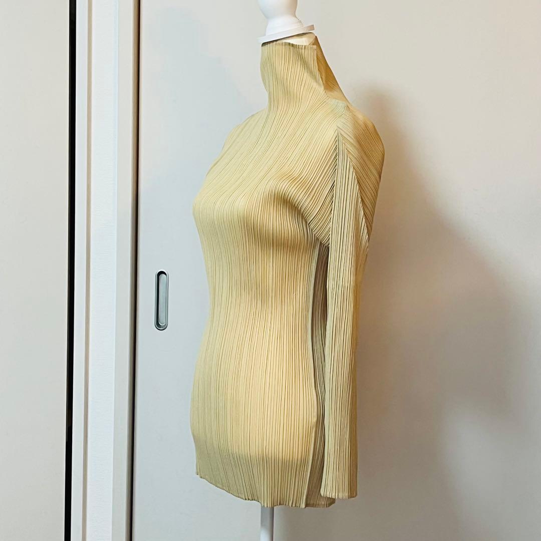 PLEATS PLEASE 長袖ハイネック ベージュ 冬も暖か 重ね着楽ちん✨