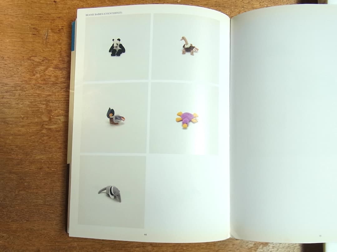 Taryn Simon Contraband／2010年初版 タリン・サイモン