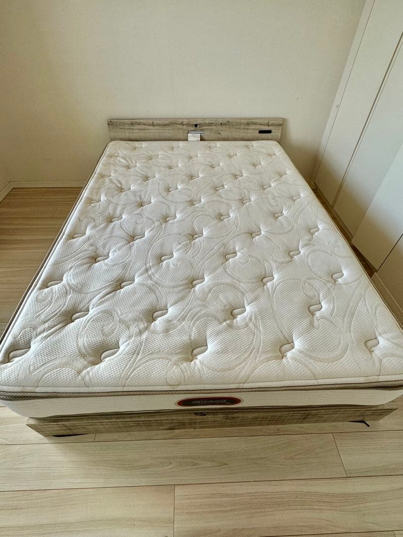 【美品】Simmonsゴールデンバリュー ピロートップ ダブル