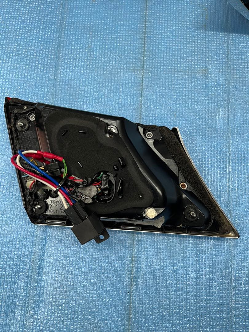 210 クラウン 純正加工シーケンシャルテールランプ