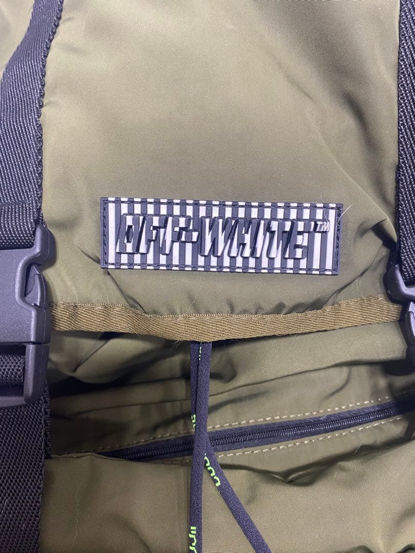 オフホワイト　マルチポケットパックバック