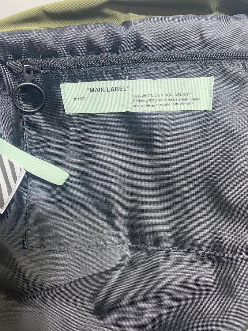 オフホワイト　マルチポケットパックバック