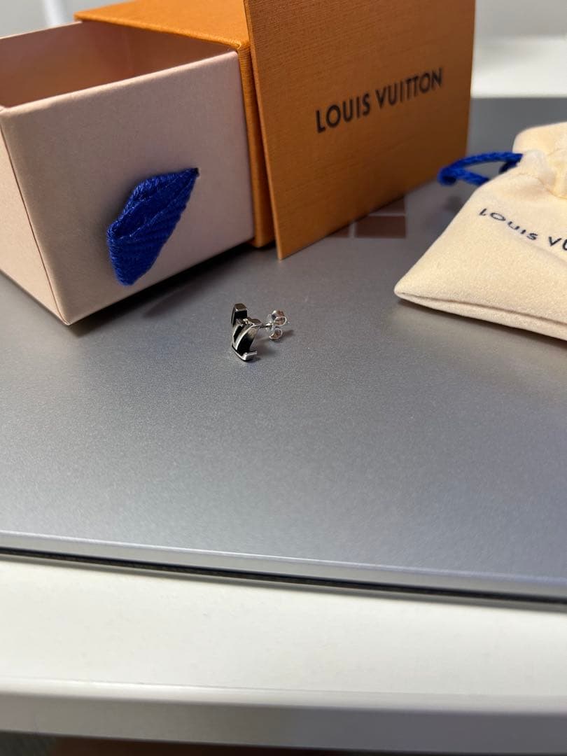 LOUIS VUITTON シルバー 片耳用ピアス