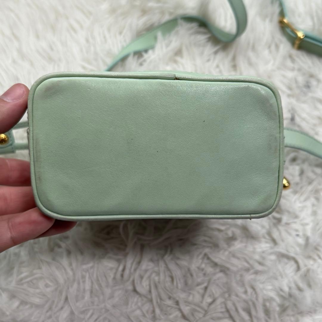 希少　CELINE 巾着ショルダーバッグ　オールレザー　　ワンショルダー斜め掛け