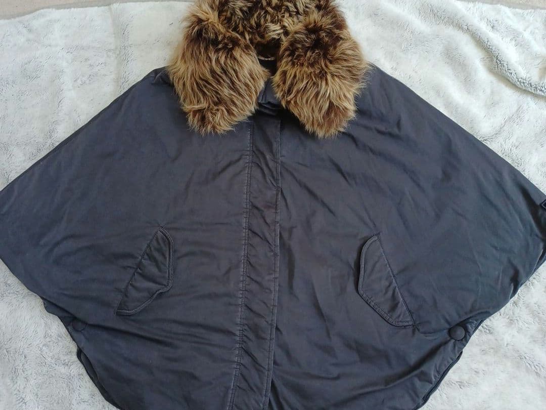 TATRAS　 ネイビー 　ダウンケープ　ポンチョファ―付き
