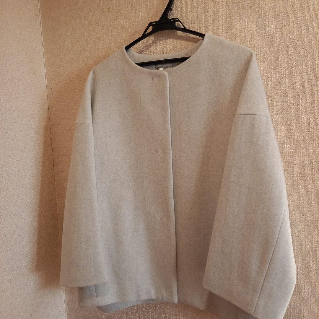 ビアズリー　極美品　うしろぷっくりウールショートコート　ライトグレー