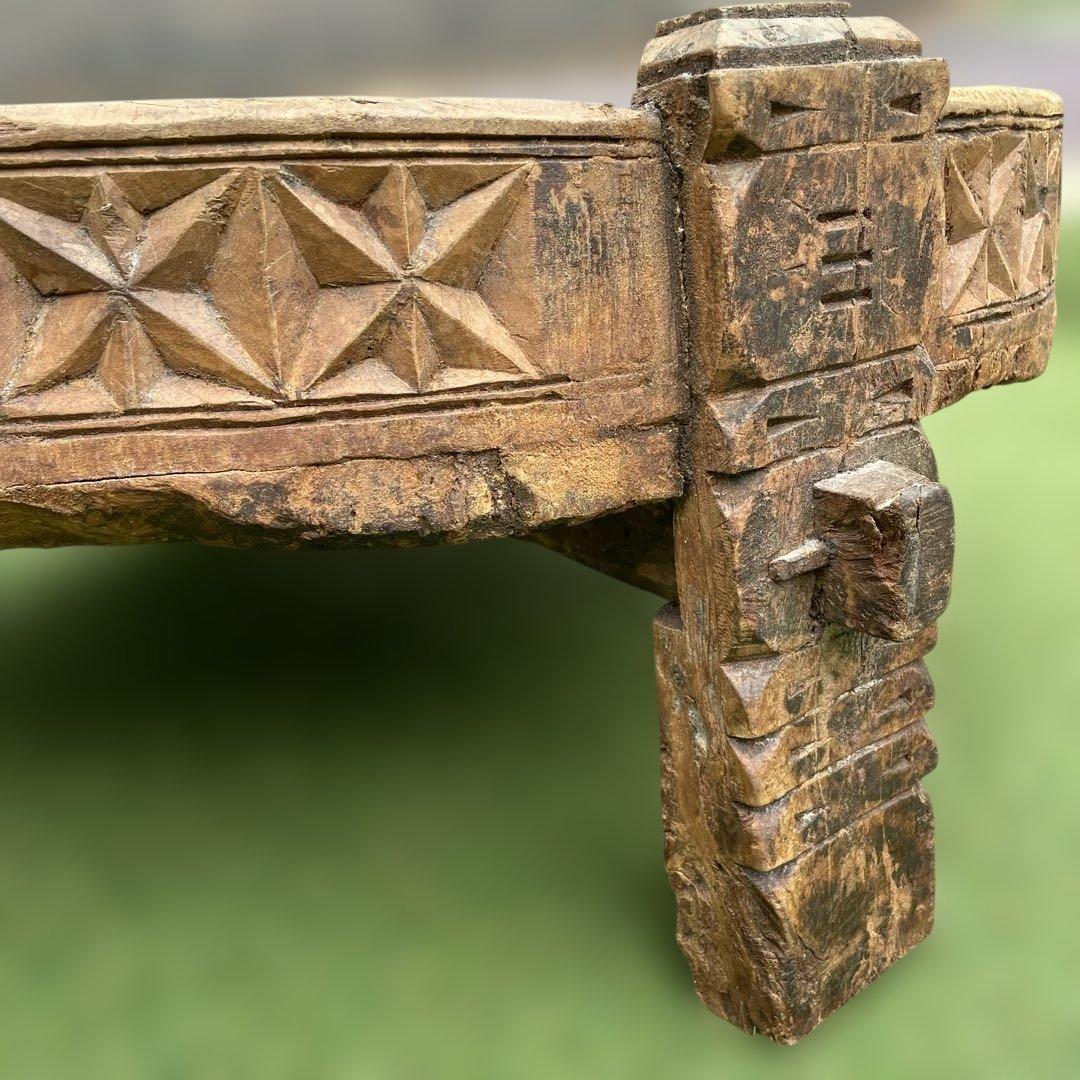 彫刻木製円形テーブル ガラス天板付き　アフリカ手彫りローテーブル　アンティーク