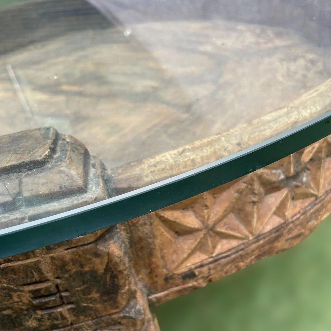 彫刻木製円形テーブル ガラス天板付き　アフリカ手彫りローテーブル　アンティーク