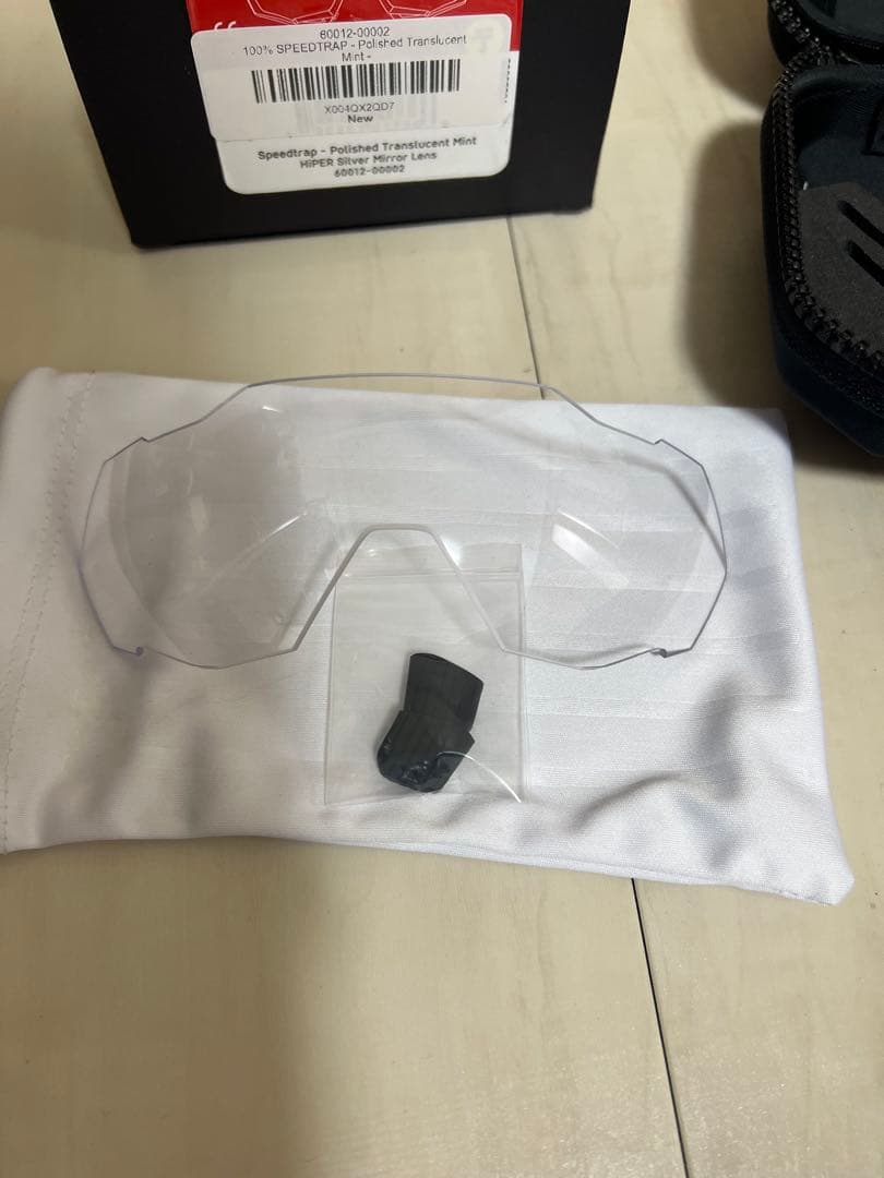 100%サングラス　クリアミント