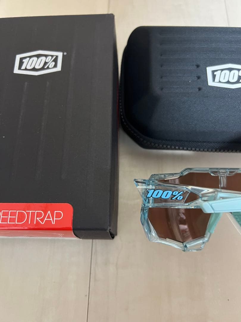 100%サングラス　クリアミント