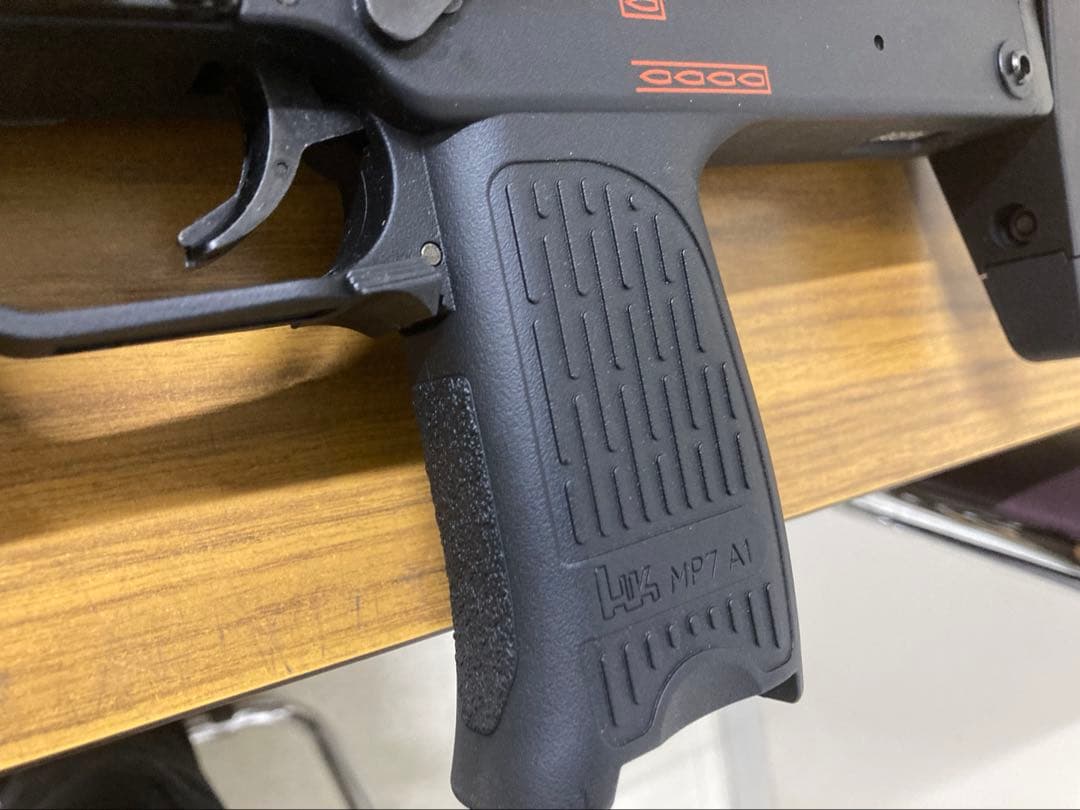 【オマケ付けます】東京マルイ 電動コンパクトマシンガン MP7A1