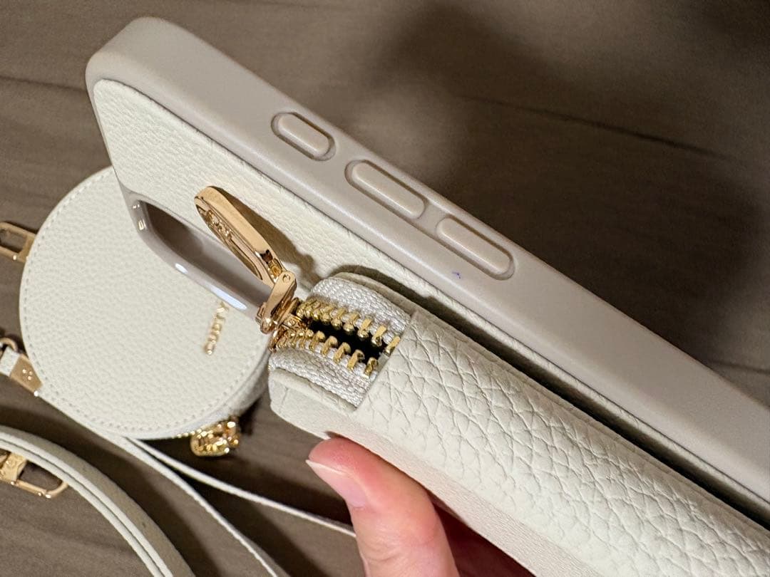 CUSTY ベージュ iPhoneケース ストラップ付き