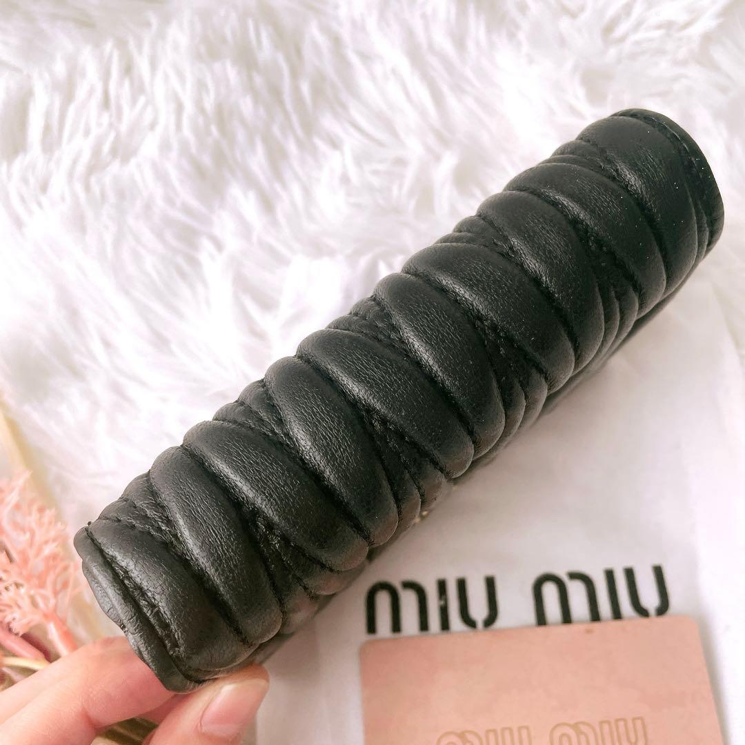 美品⭐︎miumiu マテラッセ 黒 二つ折り レザー コンパクトウォレット