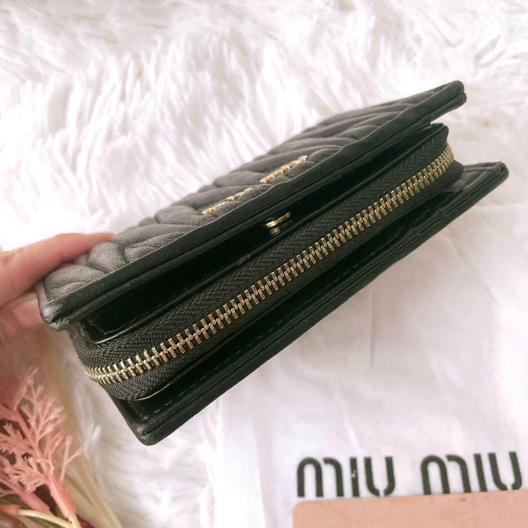 美品⭐︎miumiu マテラッセ 黒 二つ折り レザー コンパクトウォレット
