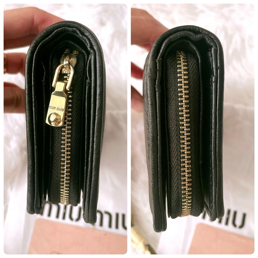 美品⭐︎miumiu マテラッセ 黒 二つ折り レザー コンパクトウォレット