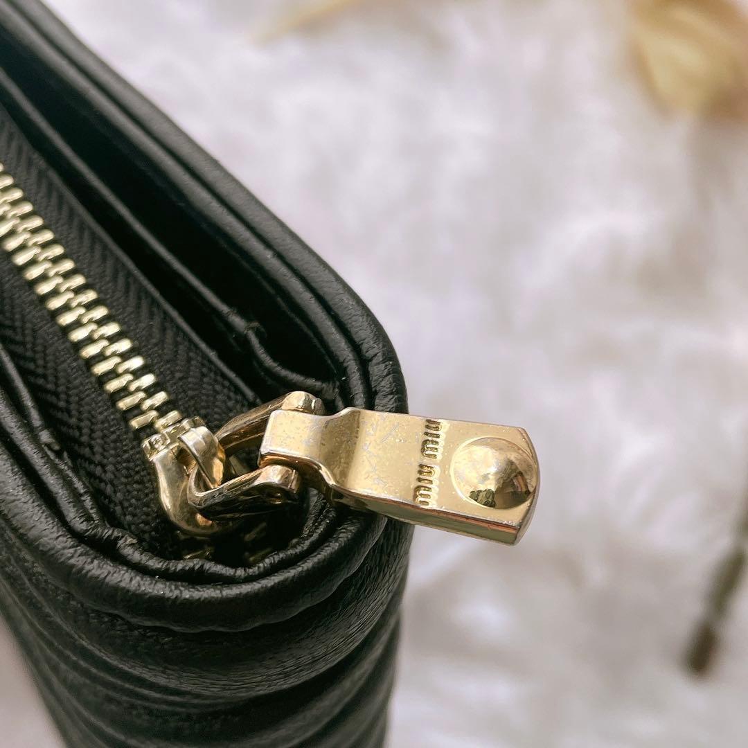 美品⭐︎miumiu マテラッセ 黒 二つ折り レザー コンパクトウォレット