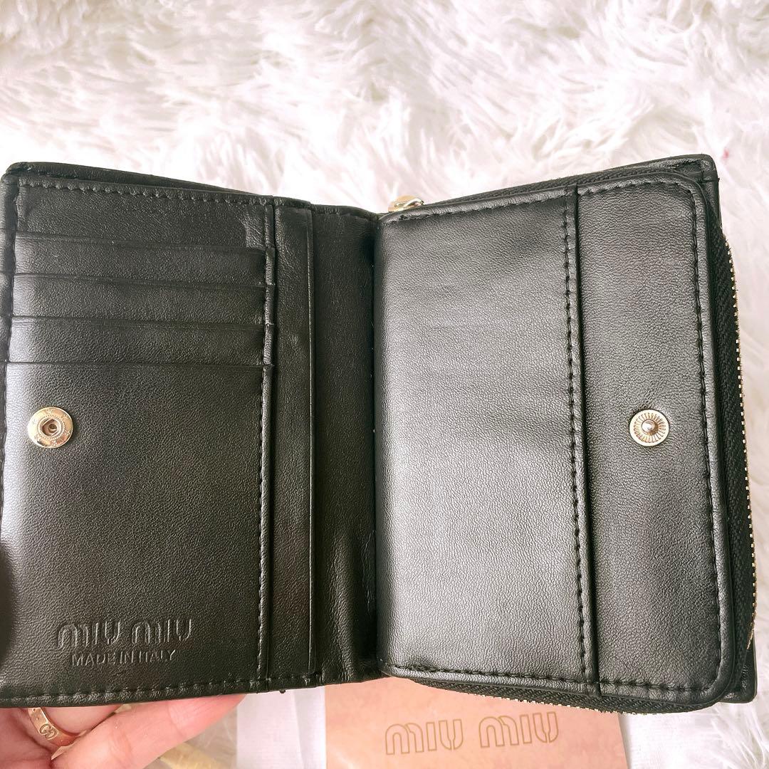 美品⭐︎miumiu マテラッセ 黒 二つ折り レザー コンパクトウォレット