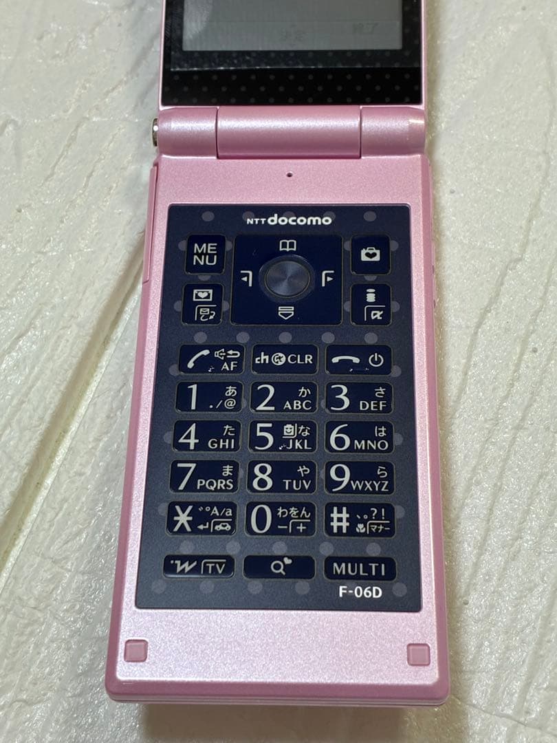 docomo STYLE series F-06Dハッピーピンク　ガラケ