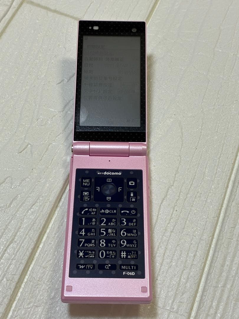 docomo STYLE series F-06Dハッピーピンク　ガラケ