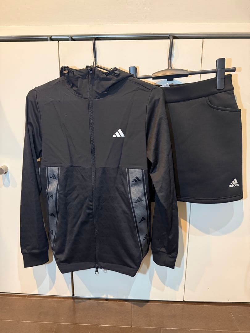 お値下げ　新品　adidas ジャケット　スカート　セット　S