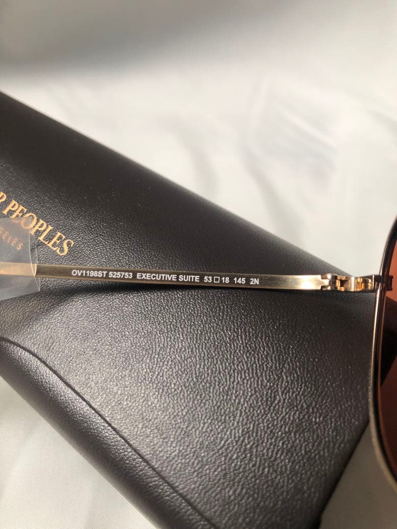 OLIVER PEOPLES×THE ROW EXECUTIVE SUITE