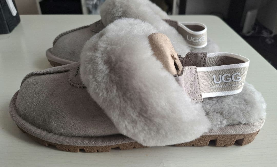 UGG AUSTRALIAN SHEPHERD ファーサンダル