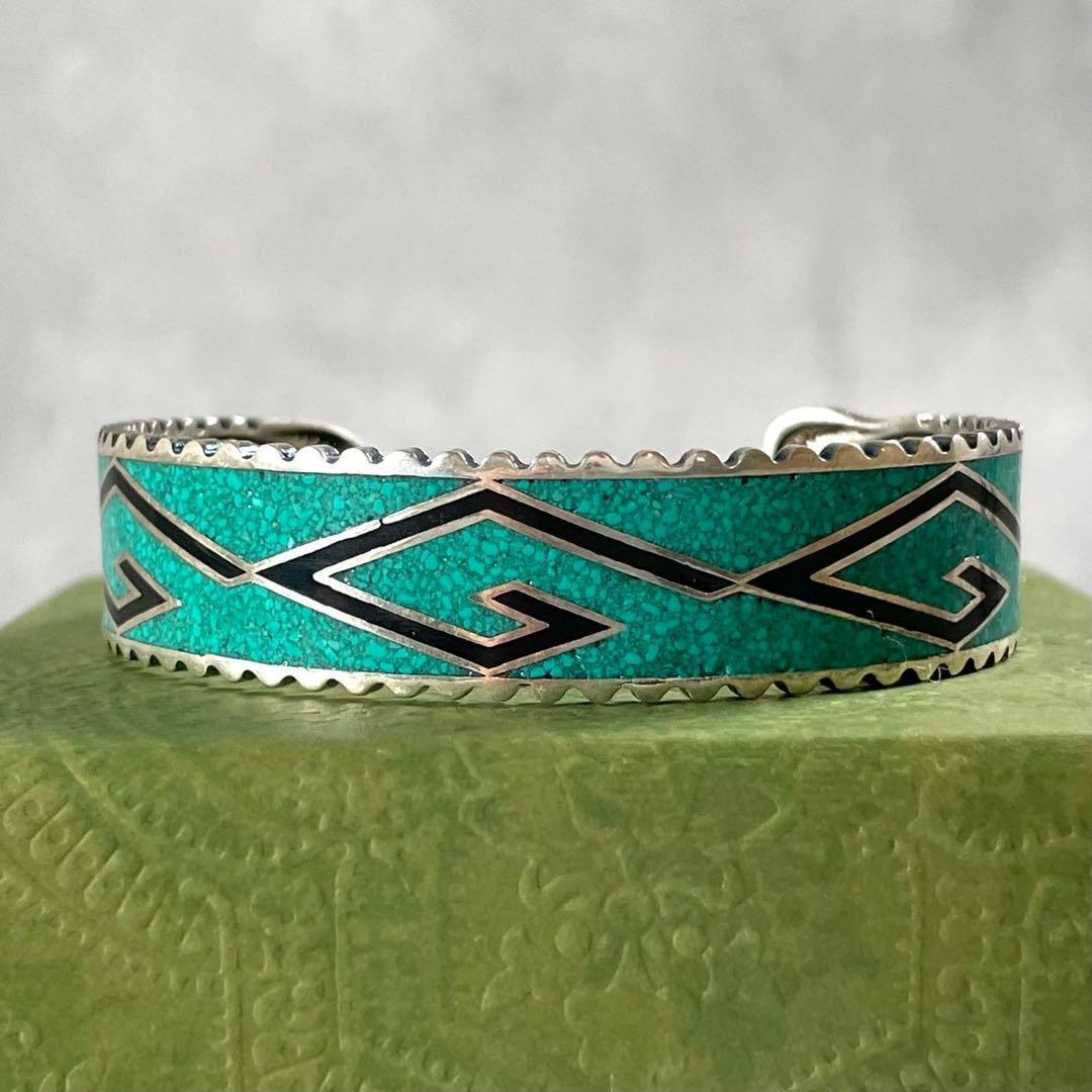 未使用・箱付き　グッチ　キャットヘッド　バングル　シルバーリング 925 石付き