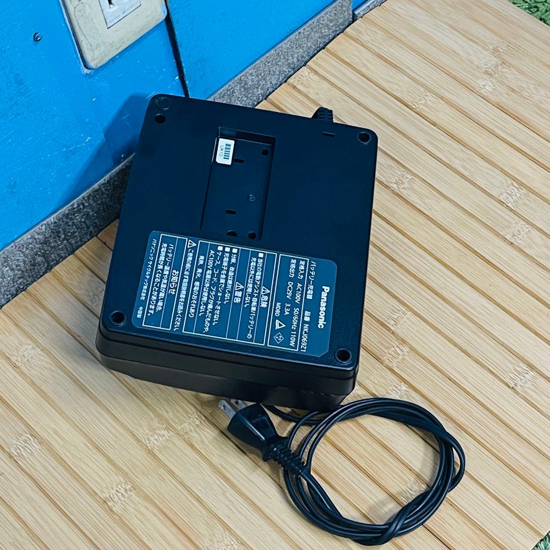 Panasonic NKJ069Z1バッテリー充電器動作品