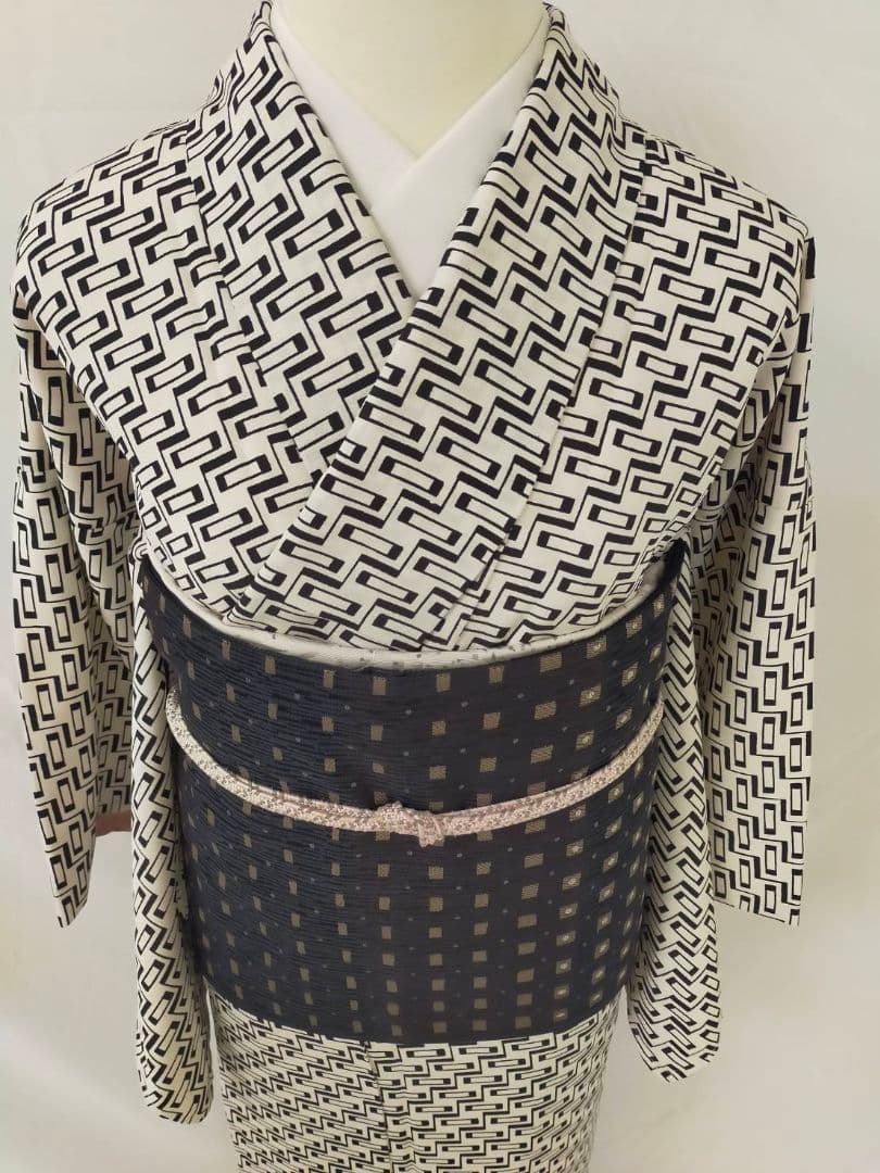 お見分け済　新品未使用　正絹袷　幾何学　おしゃれ小紋単品