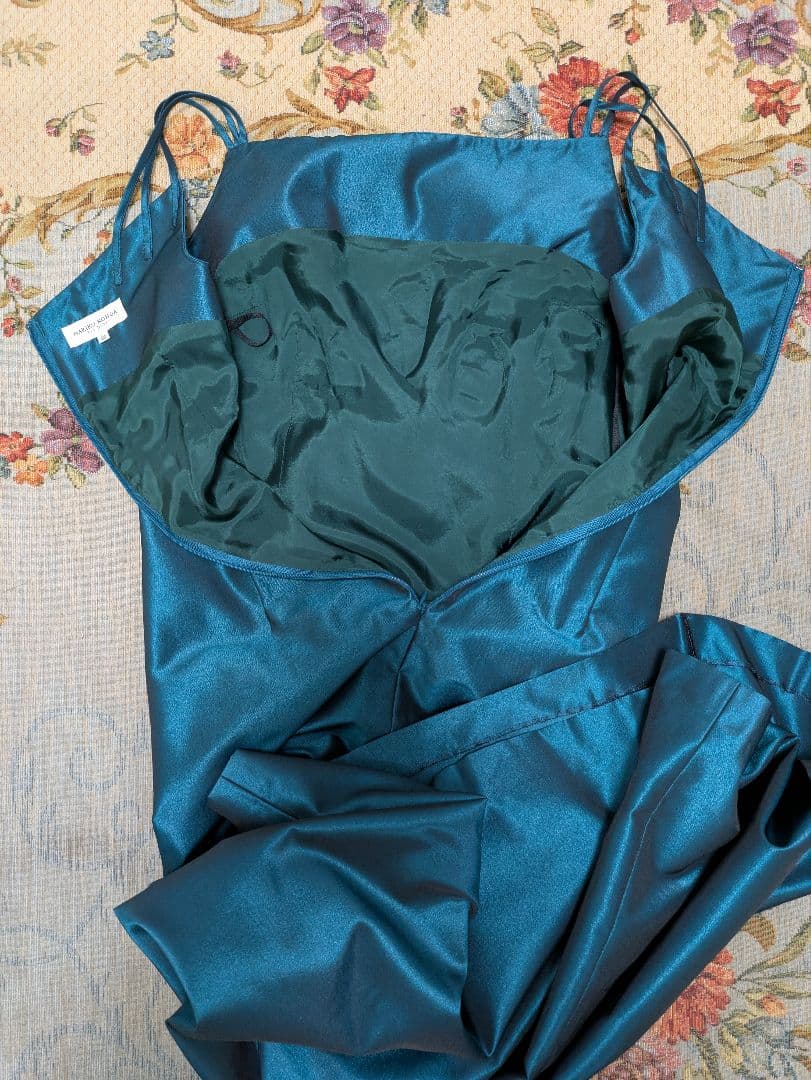 マリコ　コウガ✨青緑色✨フリル３段✨光沢タフタ✨ロングドレス