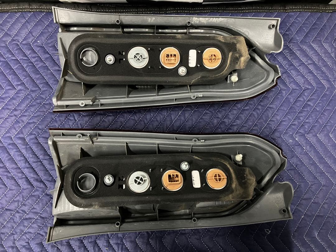 美品！！160 プロボックス純正テール サクシード 左右テールランプ