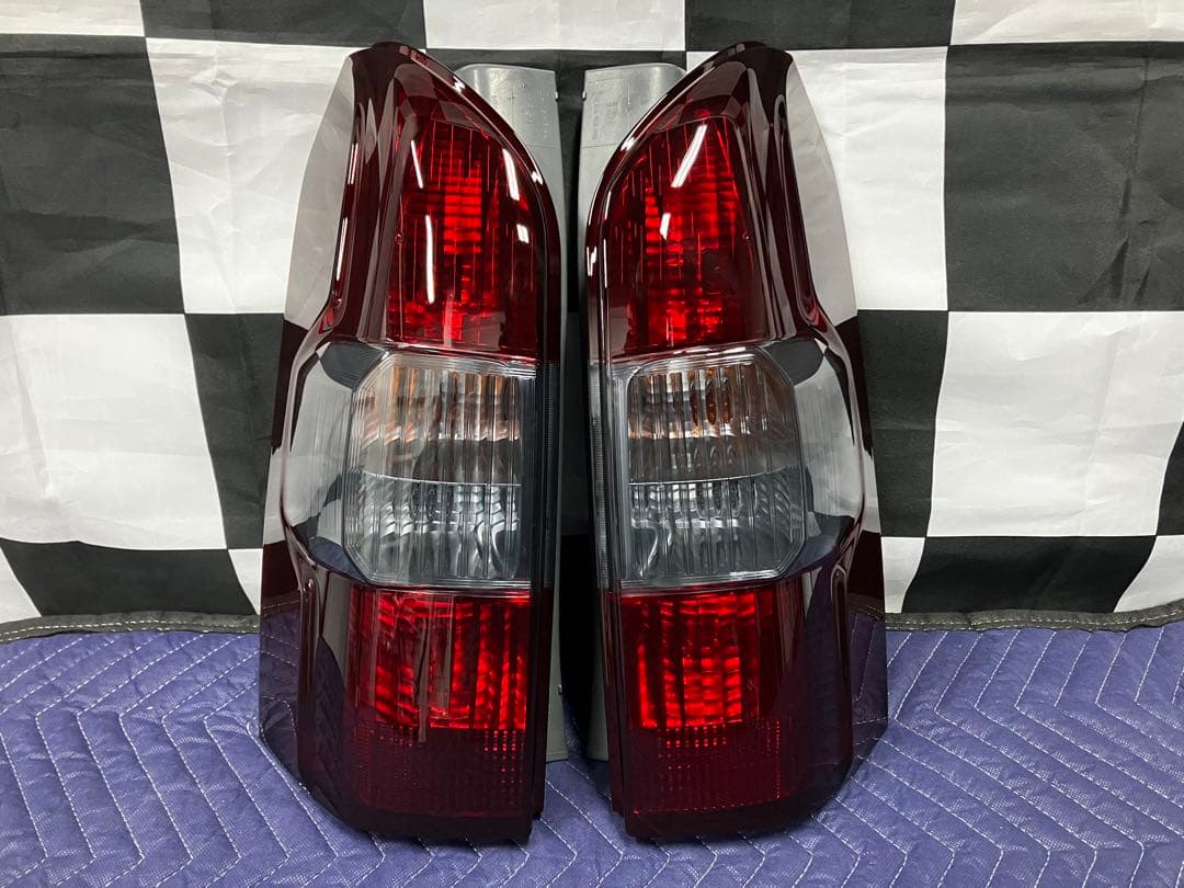 美品！！160 プロボックス純正テール サクシード 左右テールランプ