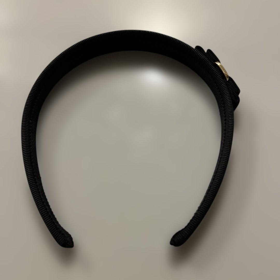 フェラガモ　ブラックヘアバンド ゴールドバックル付き