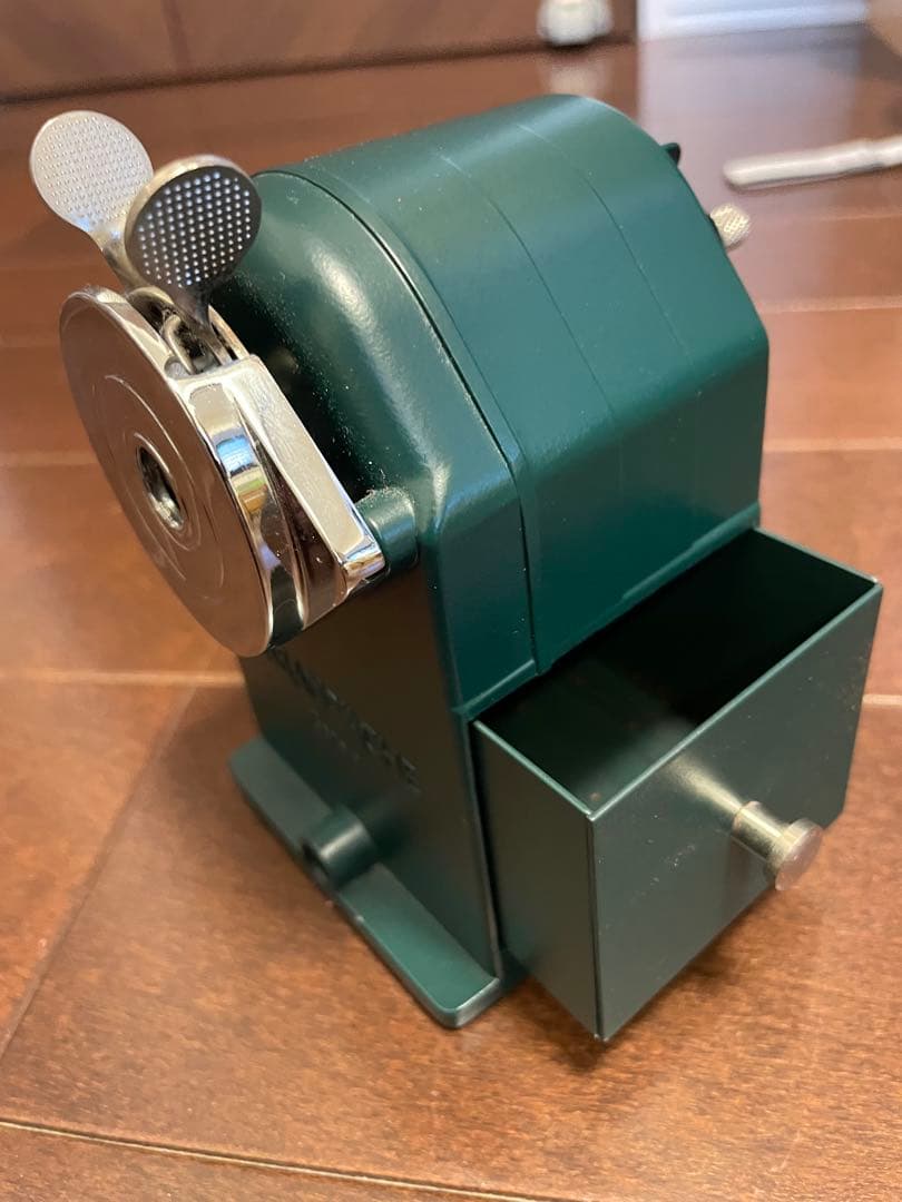 CARAN D'ACHE（カランダッシュ）メタルシャープナー ワンダーフォレスト