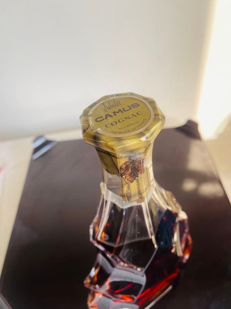 CAMUS ウイスキー 琥珀色 ボトルデザイン