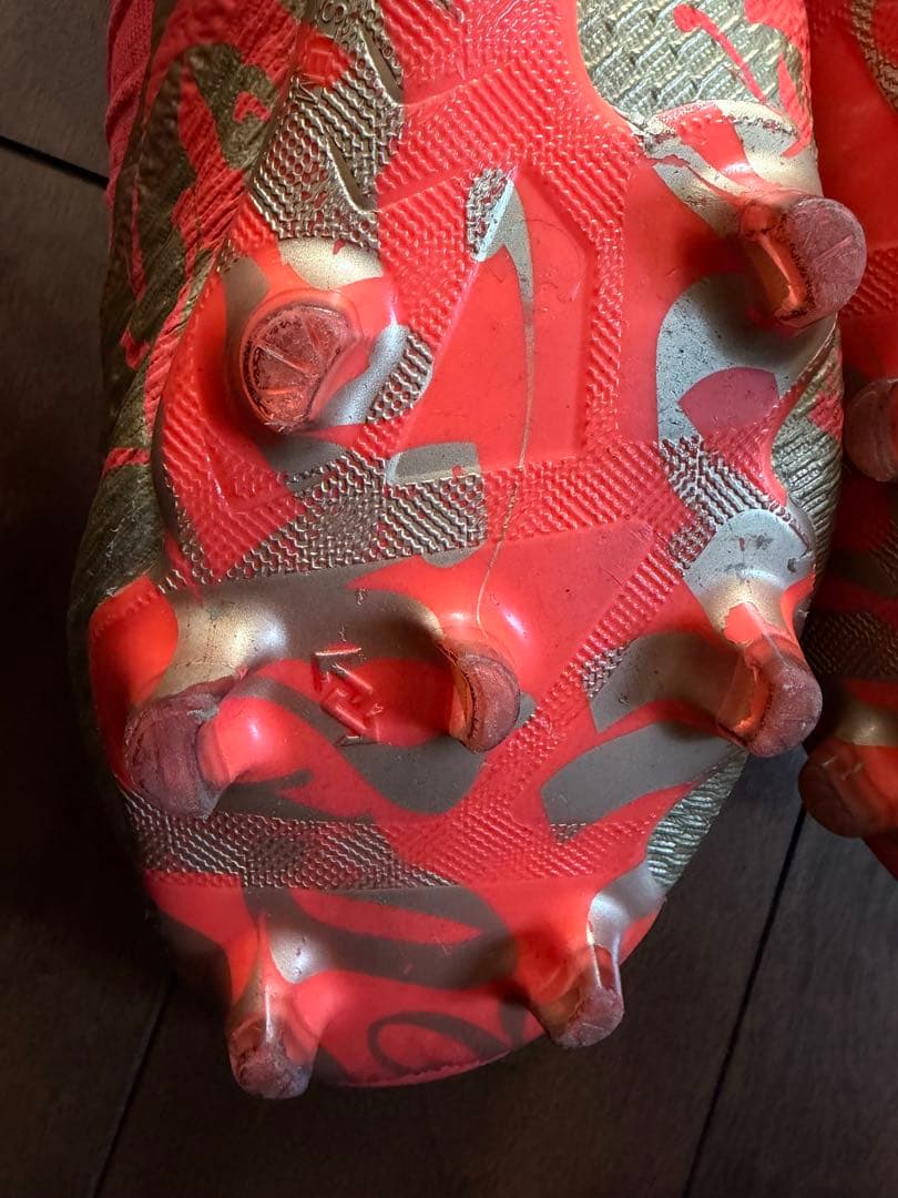 プーマ　フューチャー Z 1.4 NJR FG/AG ロングパイル